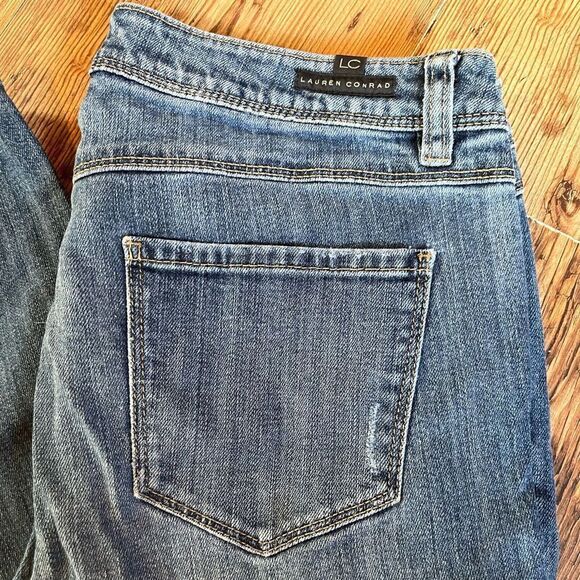Lauren Conrad Womens jeans size 10. Distressed, bottom hem 5.5”. Great shape - Picture 5 of 8